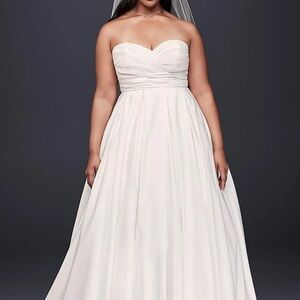 David’s bridal wedding dress with pockets